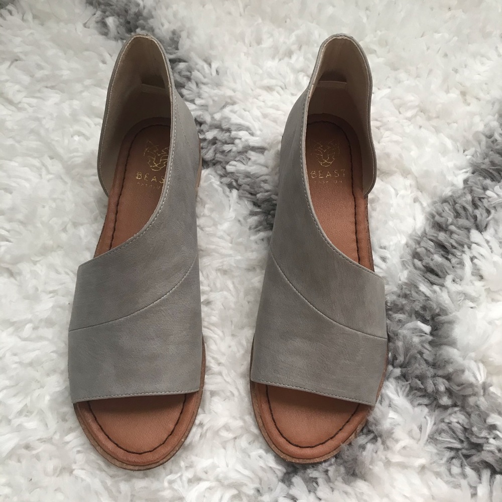 Beast Slip on Flats - Picture 2 of 3